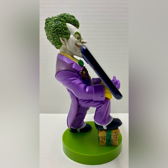 Cable Guys DC Comics The Joker Batman Statue - Controller & Phone Holder - Picture 8 of 16